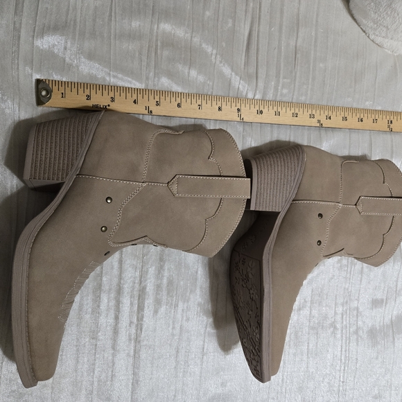 Tan  Womens Ankle Boots By Sonoma Size 7 1/2 NWOT! NEVER WORN - Picture 6 of 8